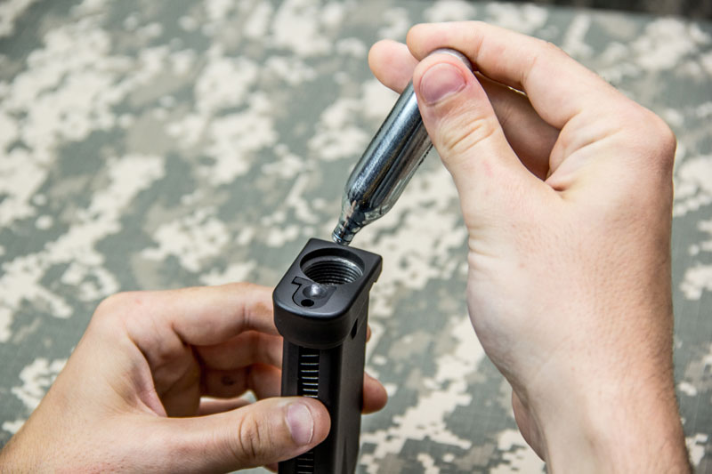 Compartimento do cilindro de CO2 no magazine Compartimento do cilindro de CO2 no magazine