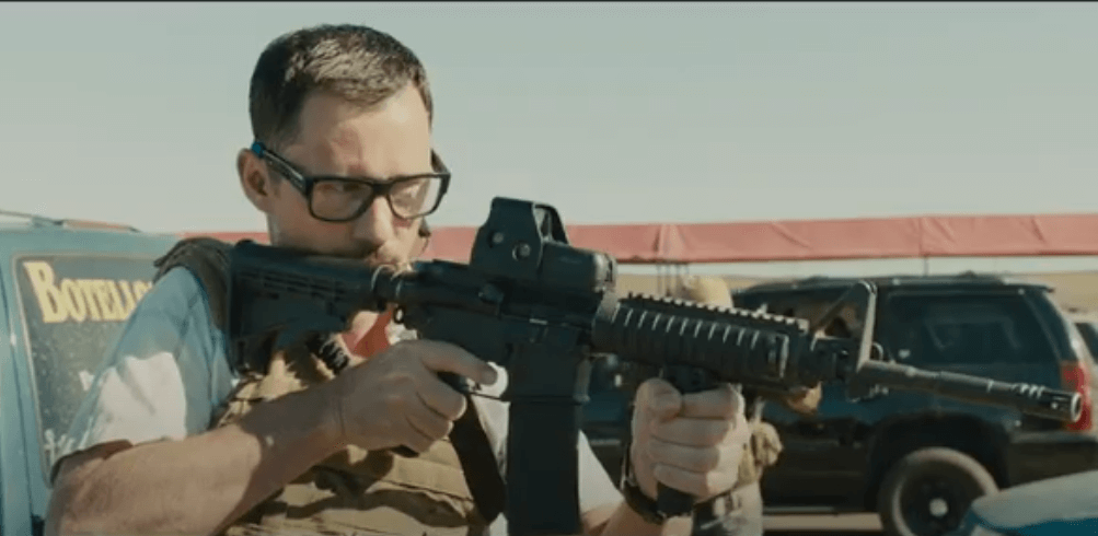 cena do filme sicario, terra de ninguem, arma utilizada m4a1